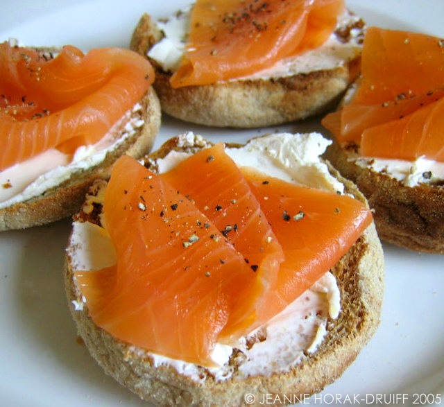 Smoked salmon & cream cheese muffin