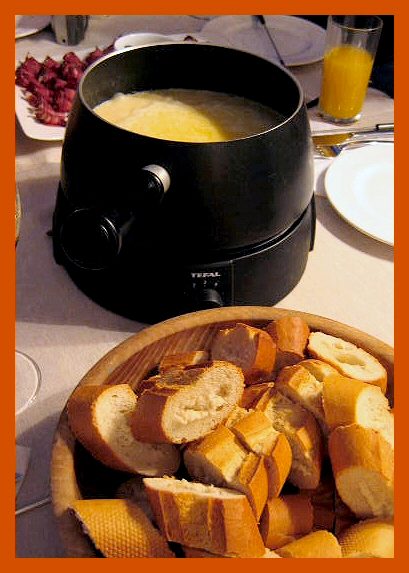 Christmas-cookie-swap-cheese-fondue © J Horak-Druiff 2005