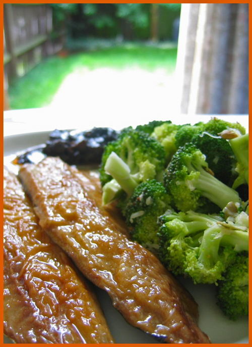 Broccoli salad with smoked mackerel