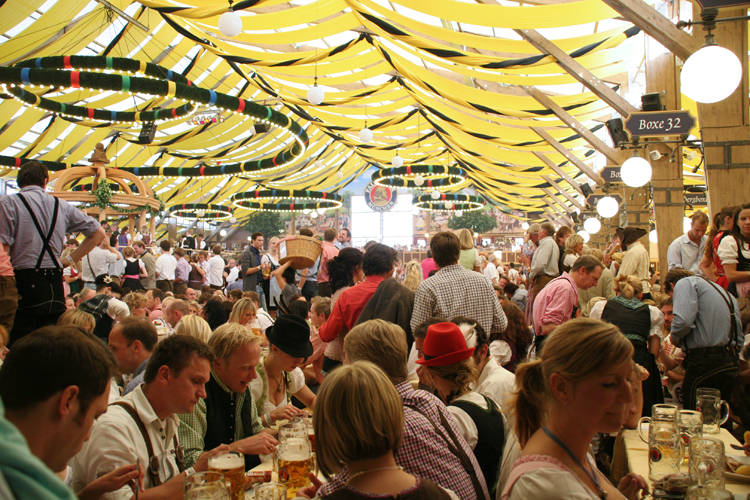 Munich-Oktoberfest-tent © J Horak 2019