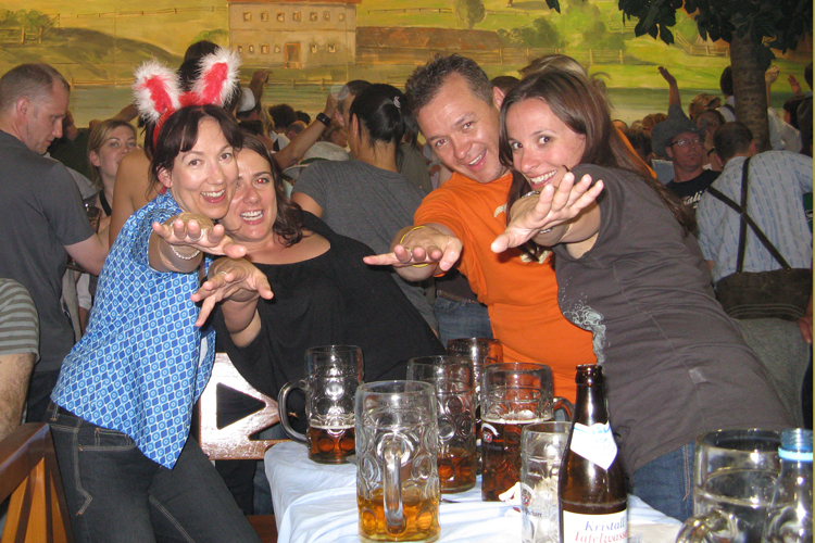 Munich-Oktoberfest-Dancing © J Horak 2019