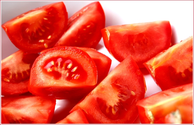 Raw quartered tomatoes