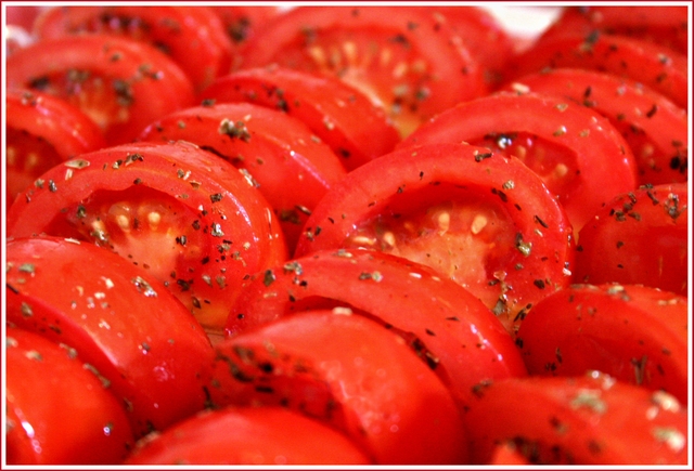 Semi roasted quartered tomatoes