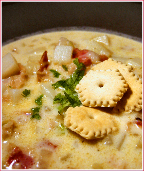 Clam chowder with crackers