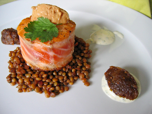 Salmon tournedos on spiced lentils