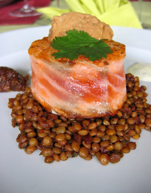 Salmon tournedos on lentils