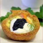 Smoked salmon mini-quiches with sour cream & caviar