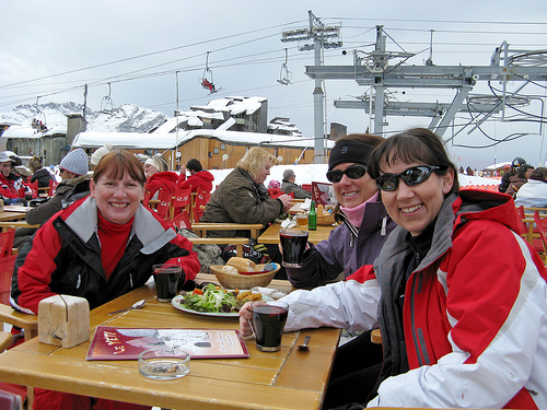 Les Girls at Le Yeti, Avoriaz