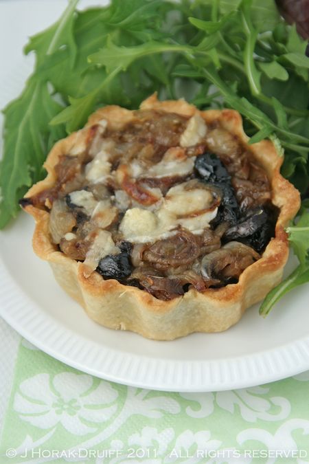 OliveOnionTartlets © J Horak-Druiff 2011