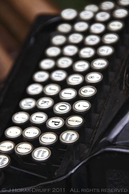 VintageTypewriter © J Horak-Druiff 2011