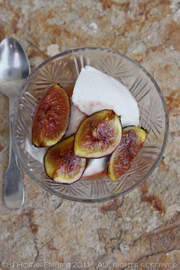 Honey roasted figs © J Horak-Druiff 2011