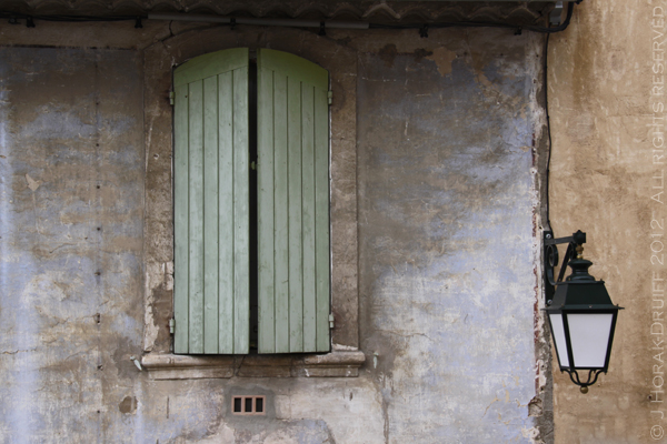 Menerbes green shutters © J Horak-Druiff 2012