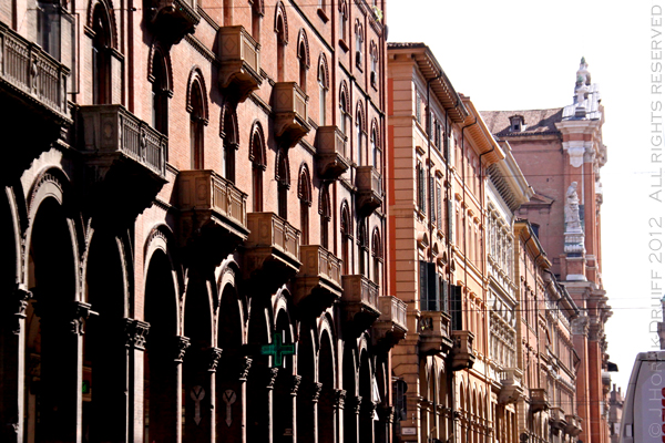 Bologna buildings © J Horak-Druiff 2012