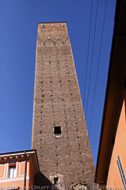 Bologna tower © J Horak-Druiff 2012