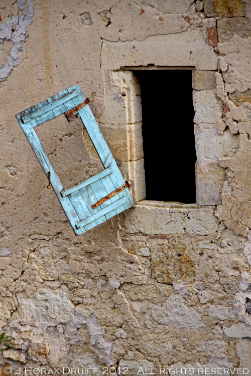 Saturday Snapshots Gascony window © J Horak-Druiff 2012