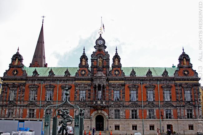 MalmoCityHall © J Horak-Druiff 2013