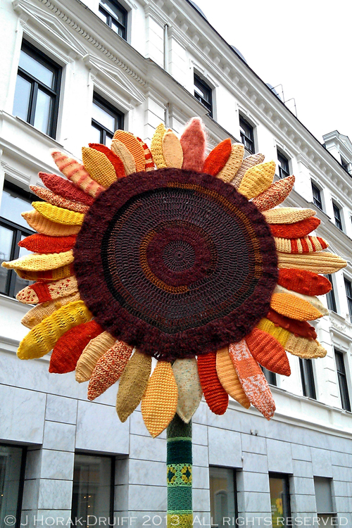 MalmoKnittedSunflower © J Horak-Druiff 2013