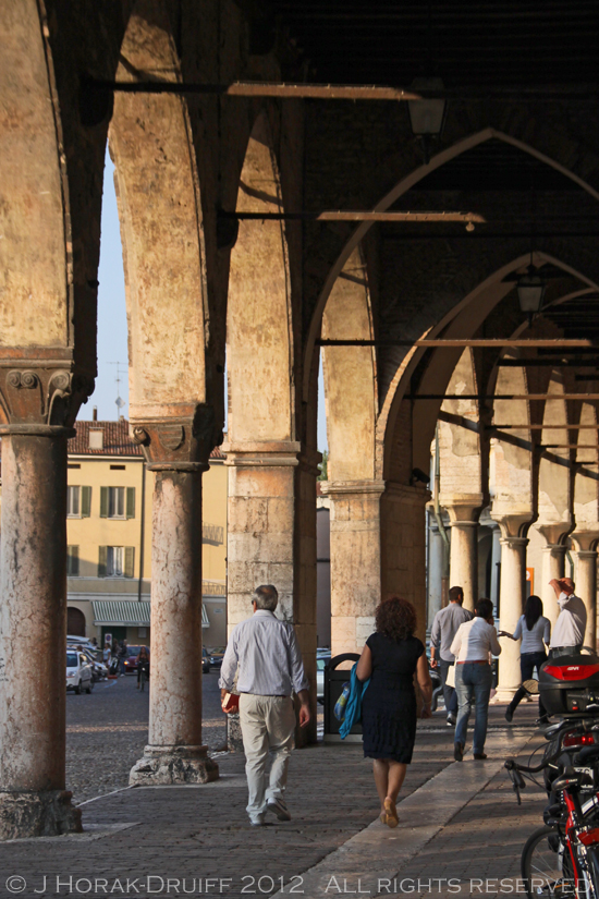 Ducal-palace-arches-Mantova