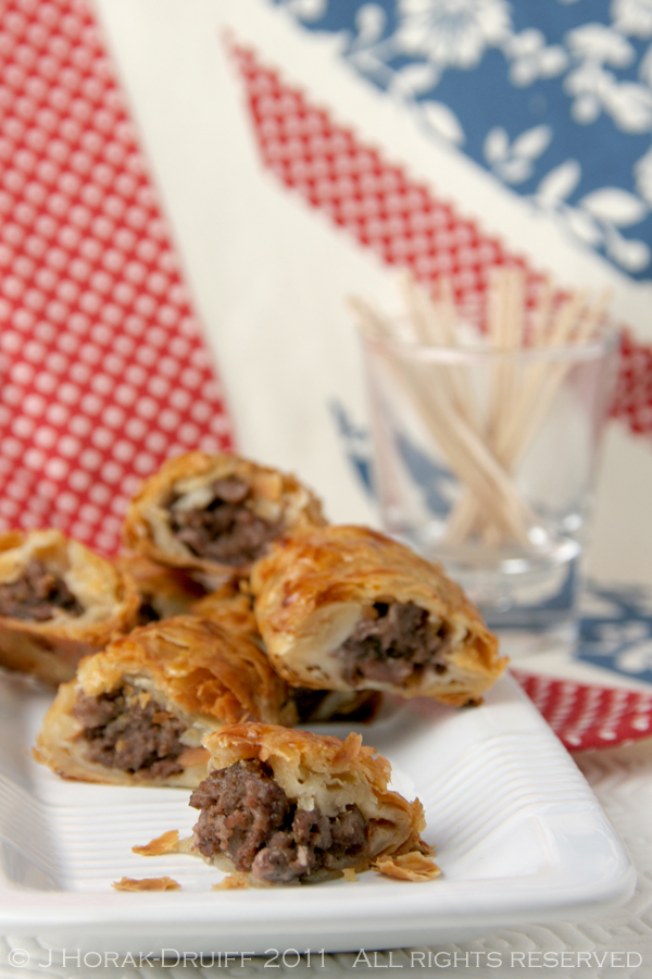 Boerewors mini sausage rolls title © J Horak-Druiff 2011