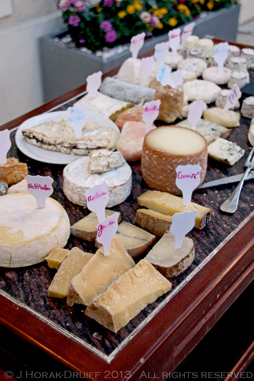 ChateauneufdupapeCheeseTrolley  © J Horak-Druiff 2013