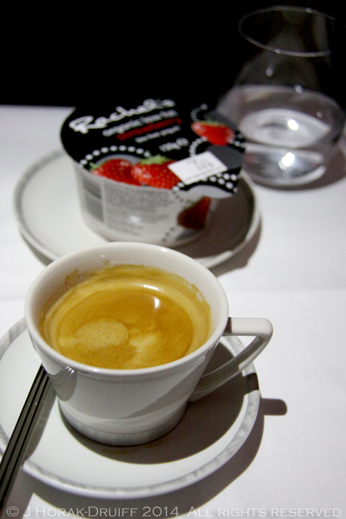 SingaporeAirlinesBusinessClassBreakfastCoffee 