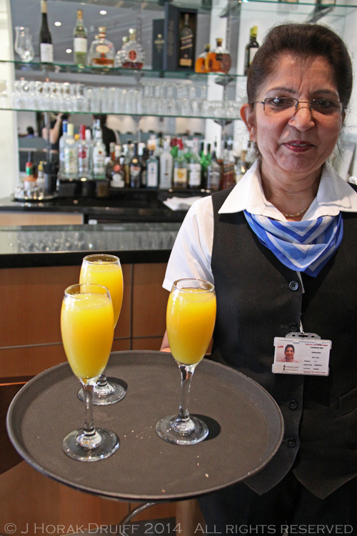 SingaporeAirlinesHeathrowLoungeBucksFizz © J Horak-Druiff 2014