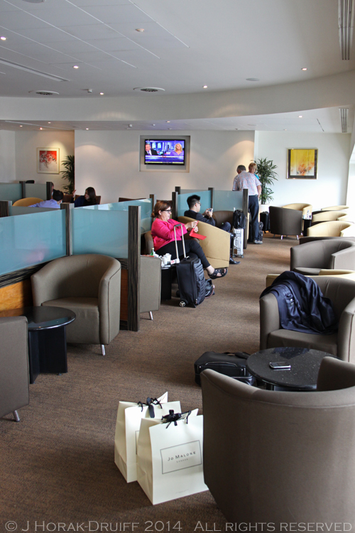 SingaporeAirlinesHeathrowLounge © J Horak-Druiff 2014