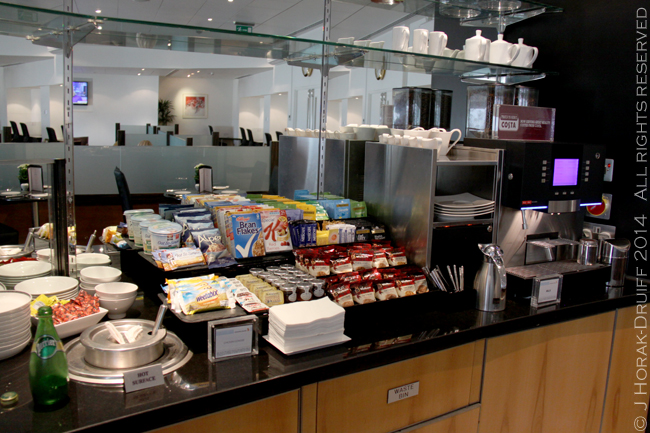 SingaporeAirlinesHeathrowLoungeBuffet © J Horak-Druiff 2014