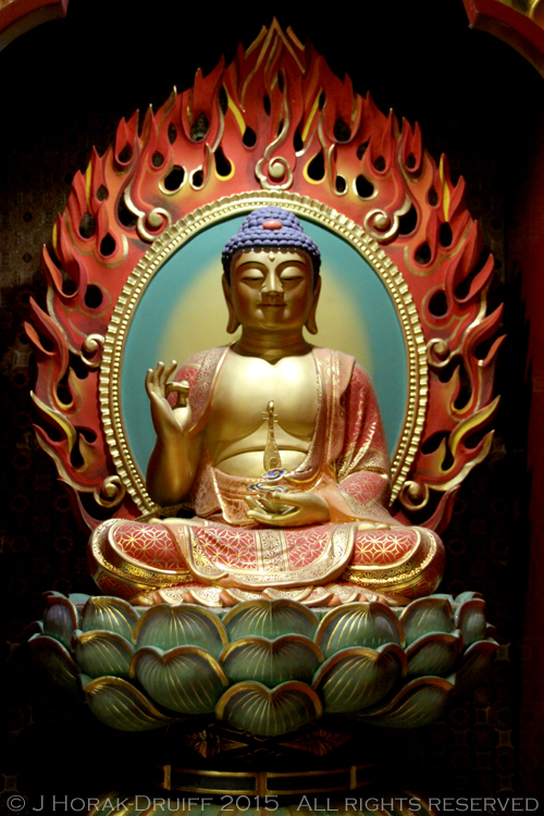 SingpaporeBhuddaToothTempleBuddha1