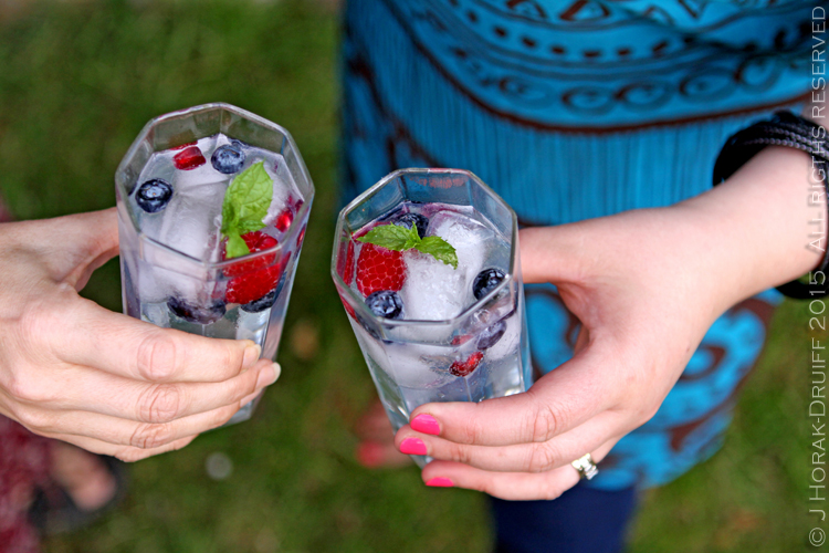 his twist on the traditional G&T can be whipped up in minutes using nothing more complicated than a jam jar, gin, tonic and berries!