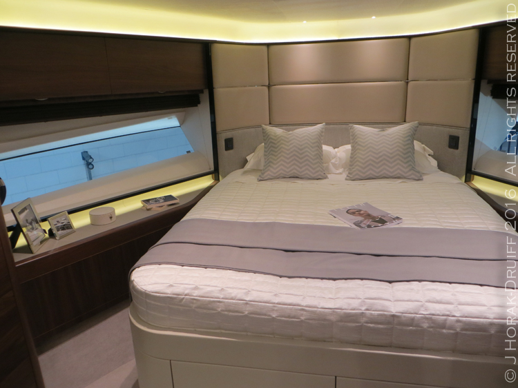 London-Boat Show-Princess75-Bed3 