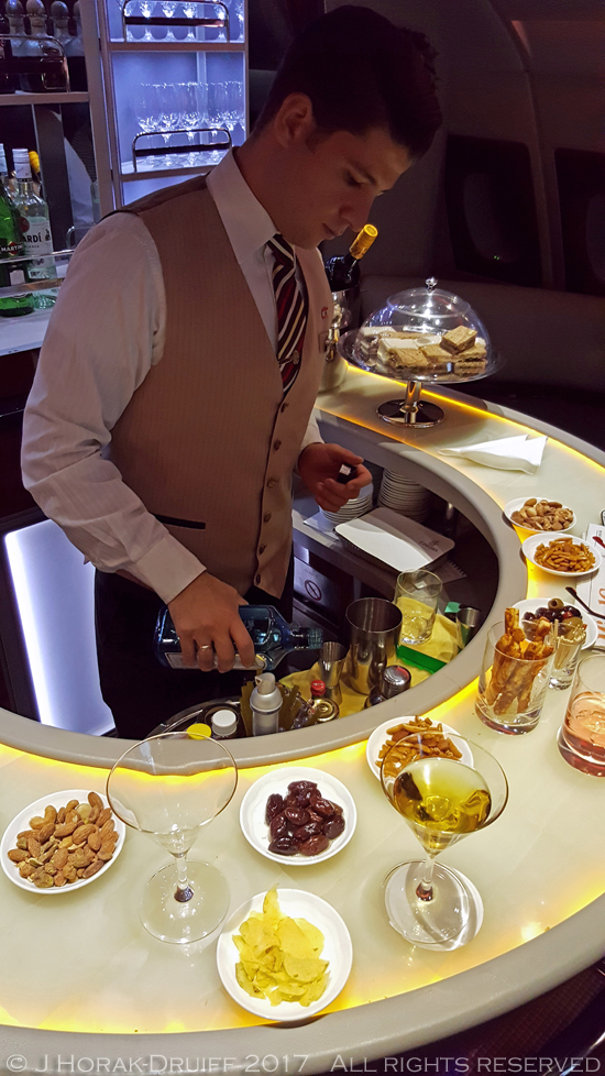 Emirates-A380-barman 