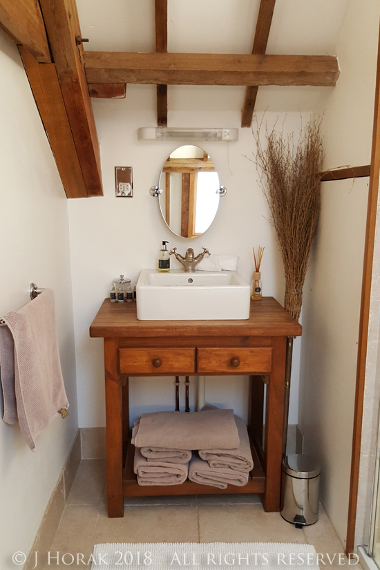 JabajakFarmhouseBathroom © J Horak-Druiff 2018