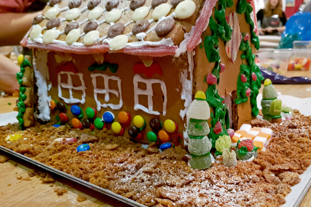 NEFF-gingerbread-house-bakeoff-garden