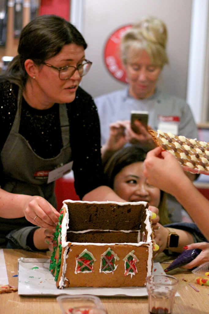 NEFF-gingerbread-house-bakeoff-roof1