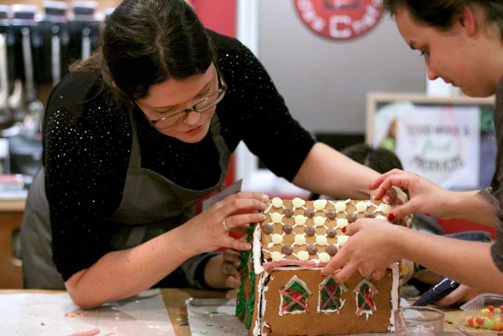 NEFF-gingerbread-house-bakeoff-roof2