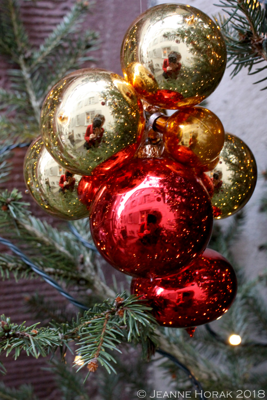 Basel-Christmas-baubles 