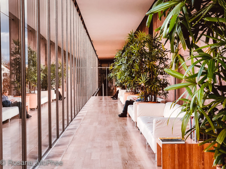 Basel-Fondation-Bayeler-corridor-©Rosana_McPhee