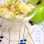Potato salad with apple and thyme
