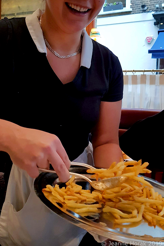 Relais-de-Venise-frites © Jeanne Horak 2019