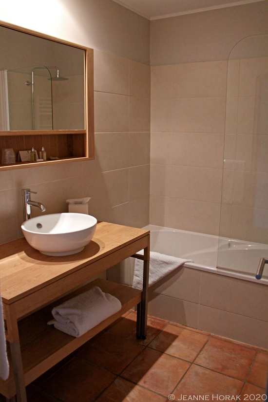 Gerard-Bertrand-Hotel-bathroom © Jeanne Horak 2020