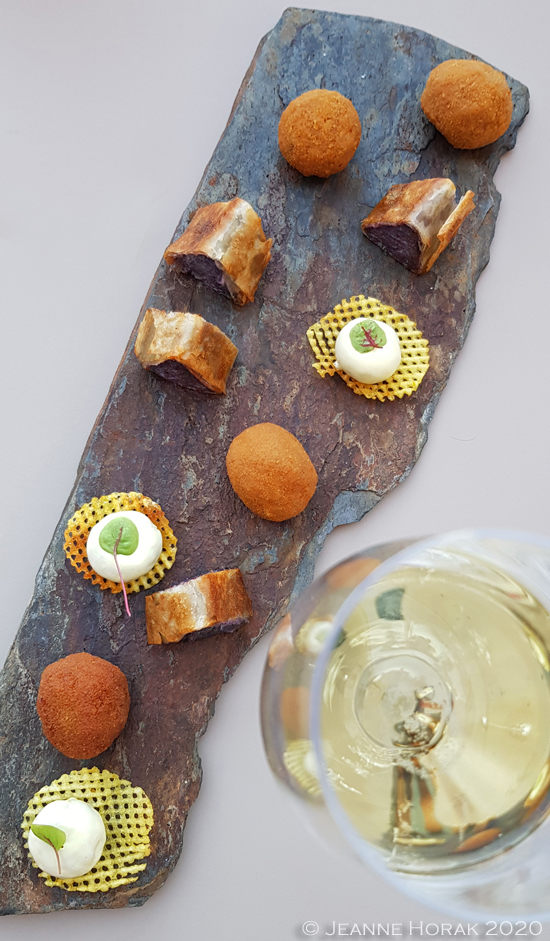 Gerard-Bertrand-canapes © Jeanne Horak 2020