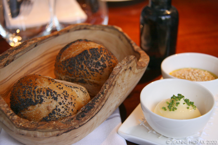 Breadrolls and butter