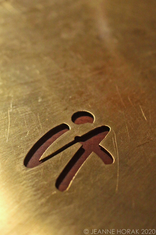 IT restaurant logo
