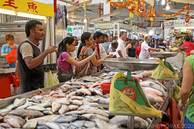Tekka market shoppers