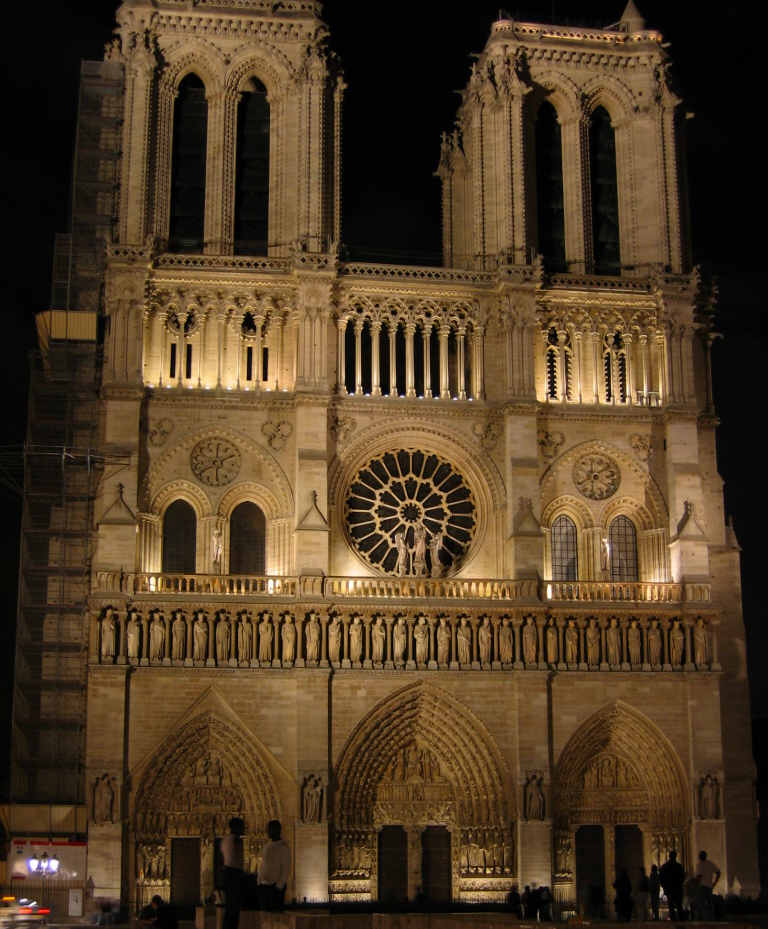 Notre dame de Paris at night