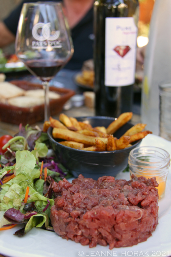 Beef tartare and fries