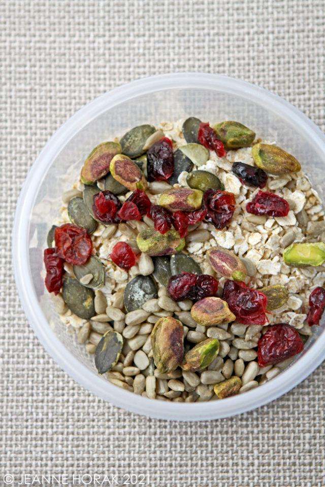 Cranberry pistachio Bircher muesli a PretaManger fakeaway