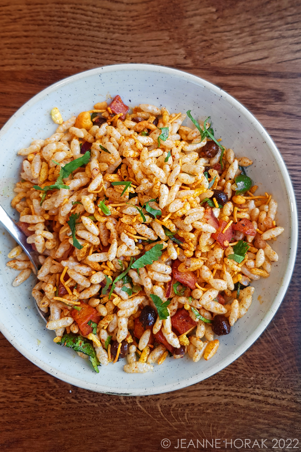 Masalchi jahl muri in a bowl